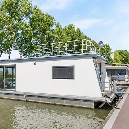 Aldebaran Bateau-hôtel