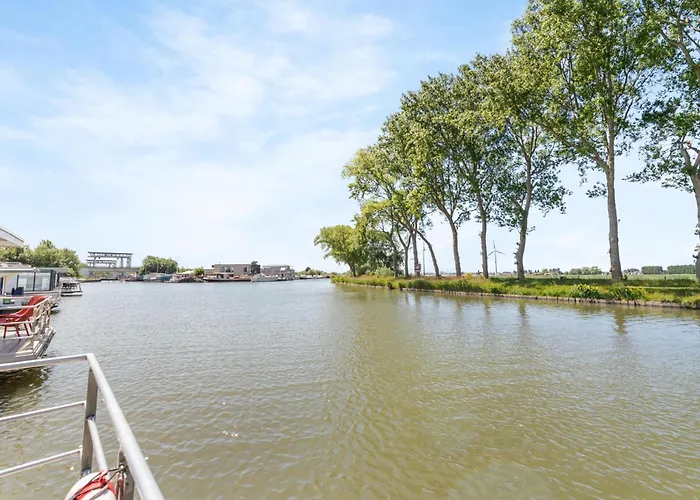 Aldebaran Nyaraló *